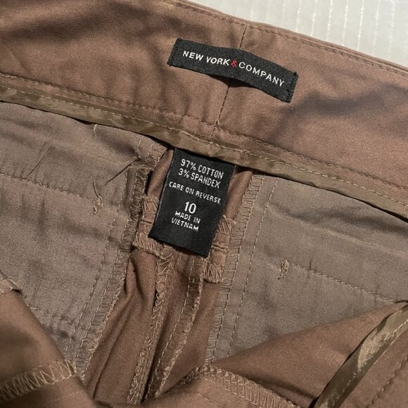 Brown Cropped Pants - Picture 2 of 3